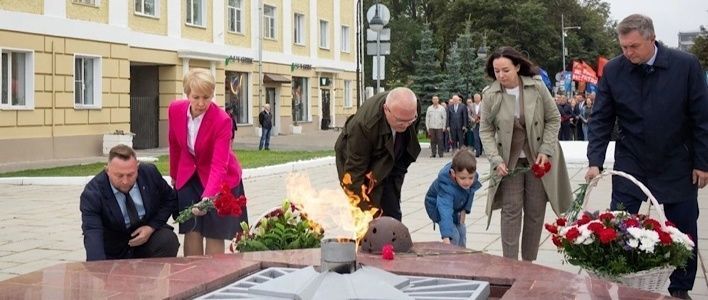 В Кирове возложили цветы в память о жертвах Второй мировой войны