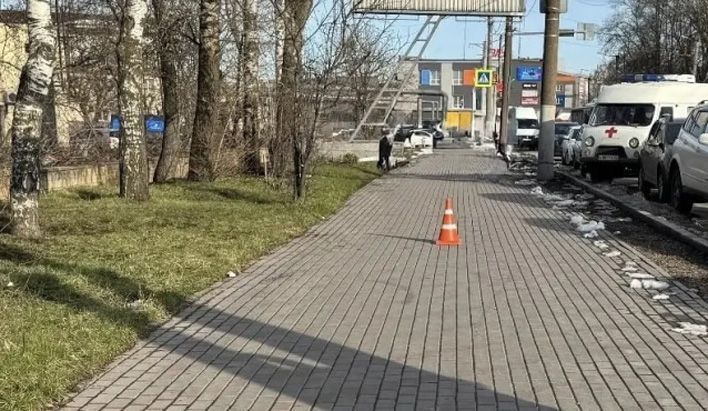 В Кирове электросамокатчик сбил пешехода и скрылся