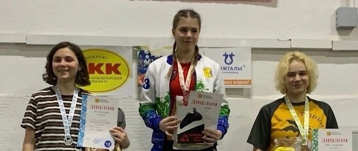Кировчане завоевали шесть медалей на соревнованиях по скалолазанию 