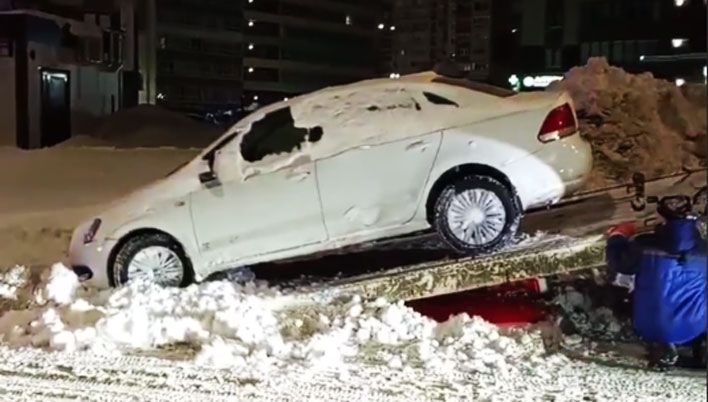 В Кирове эвакуируют машины, мешающие уборке снега