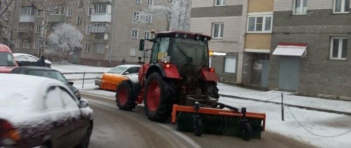 В Кирове устраняют наледь