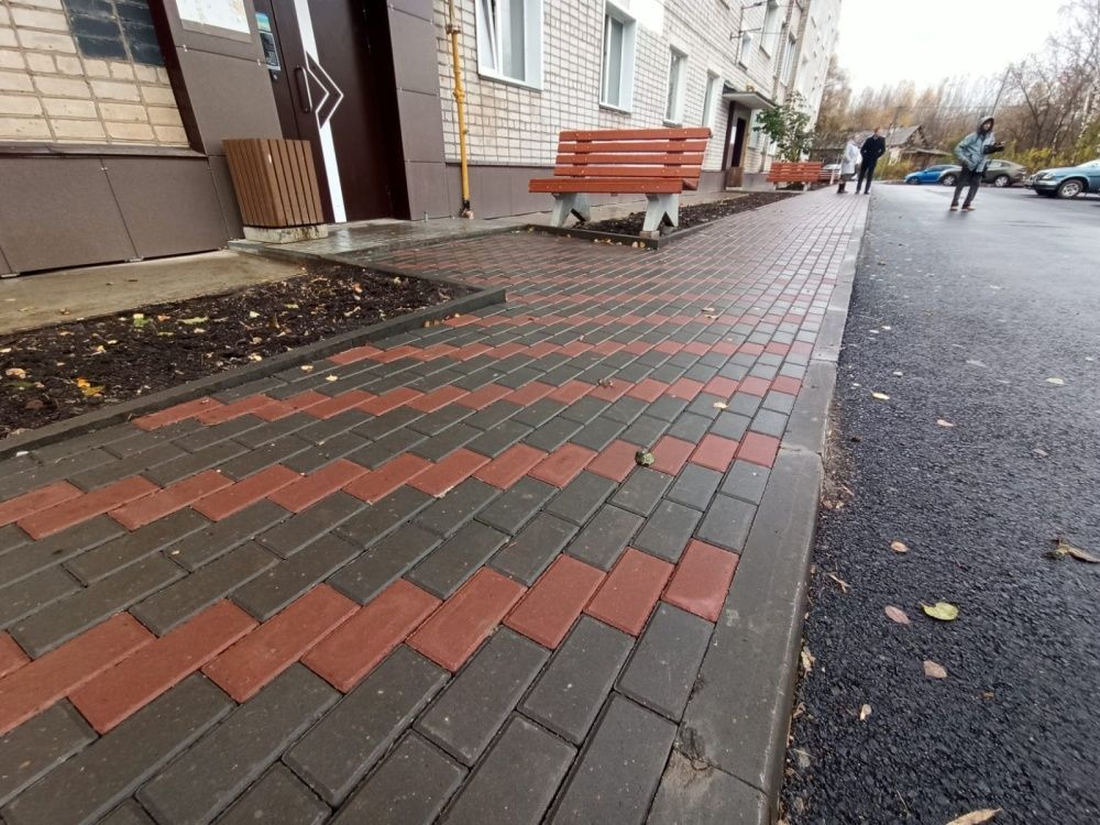 В Нововятском районе отремонтировали два двора