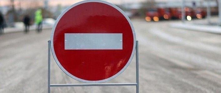 В Кирове у дома № 80 на ул. Труда перекрыто движение транспорта