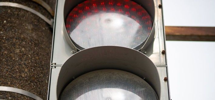 На улице Красина появился пешеходный светофор