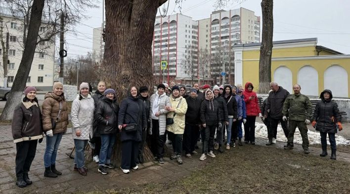 В Кирове прошел первый общегородской субботник