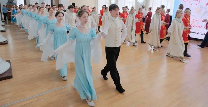 В драмтеатре открылся юнармейский бал