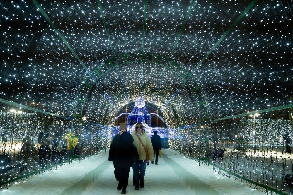  Новогодний городок ждёт гостей.