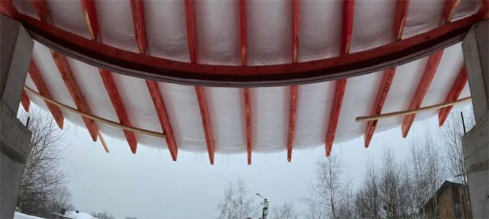 В детском саду №148 в Кирове ремонтируют крышу, деформировавшуюся от снега