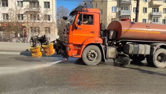 Киров начали мыть и пылесосить