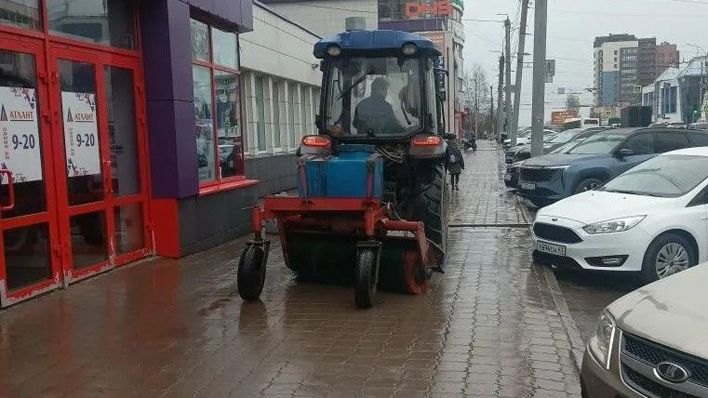 В Кирове готовятся к усилению дождей и чистят ливневки