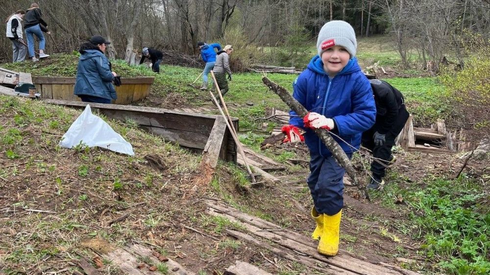  В Кирове продолжаются общегородские субботники