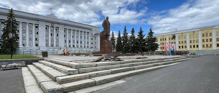 На Театральной площади благоустроят территорию у памятника В. И. Ленину