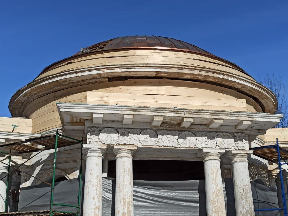 Работы по восстановлению ротонд продолжаются.