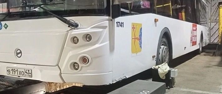 Общественный транспорт Кирова встречает юбилей Победы оформлением