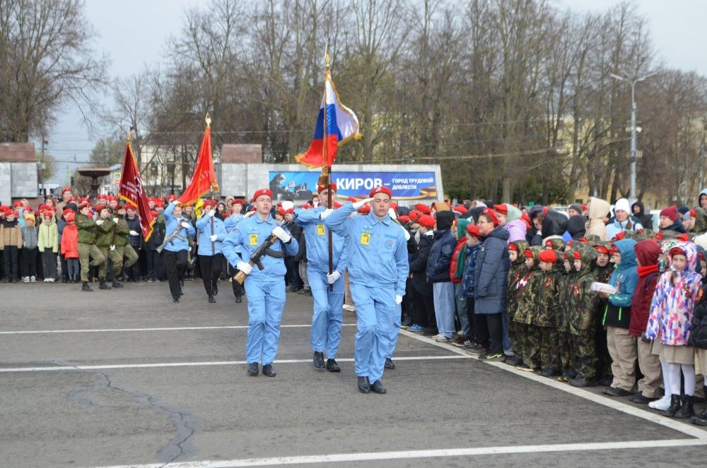  800 кировских школьников стали юнармейцами.