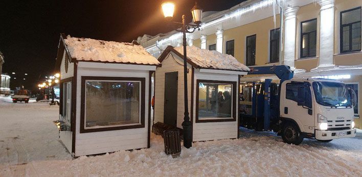 На улице Спасской передвинут ярмарочные домики
