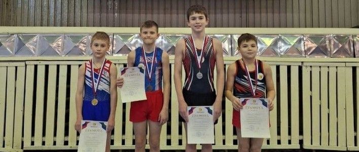 В Кирове прошло первенство по прыжкам на батуте в дисциплине акробатическая дорожка 