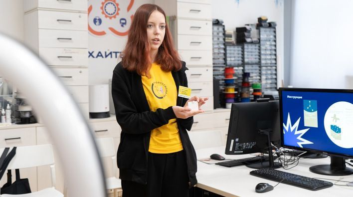 Кировская школьница создала набор стикеров для мессенджеров