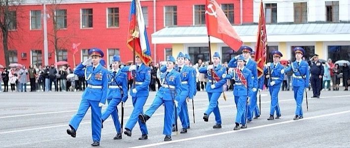  В Кирове состоялся юнармейский парад Победы