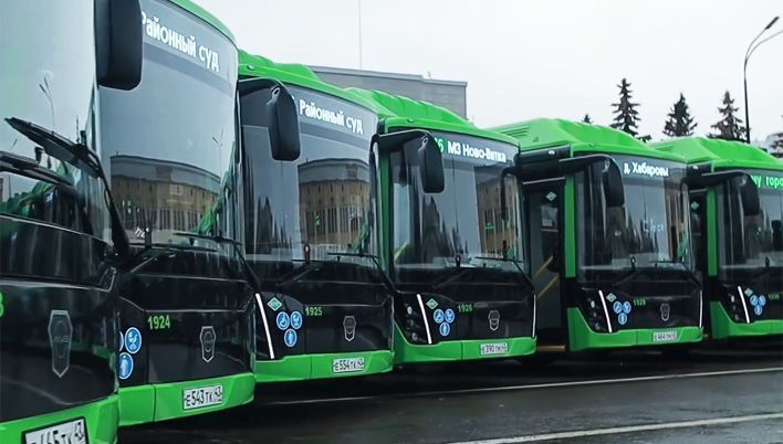 Александр Соколов с депутатами «Единой России» вручил городу новые автобусы