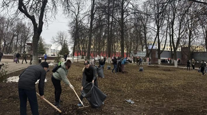 Вячеслав Симаков вышел на субботник