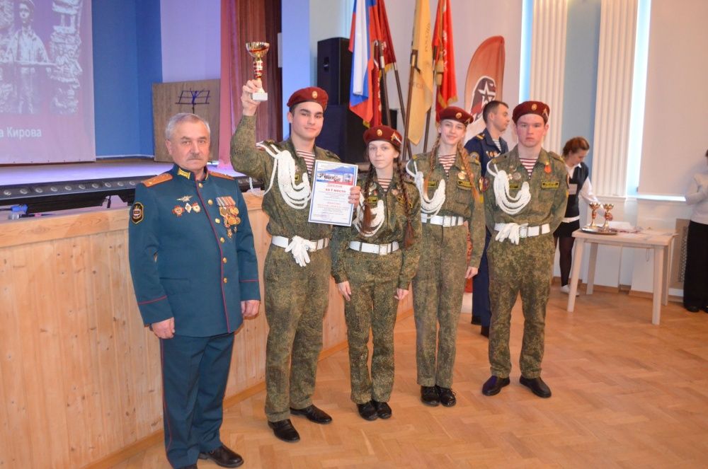 Кировских юнармейцев наградили за успехи в многоборье.