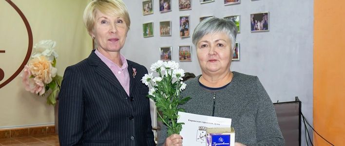 Глава города Елена Ковалёва вручила награды волонтёрам