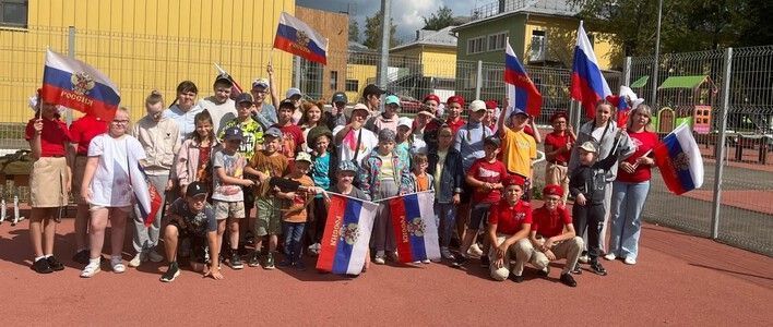 В Кирове особенным детям рассказали о флаге России