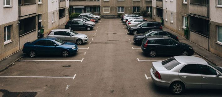 Можно ли законно обустроить личную парковку во дворе? 