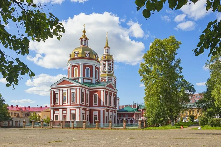 В Кирове у ворот храма нашли старинную икону Николая Чудотворца