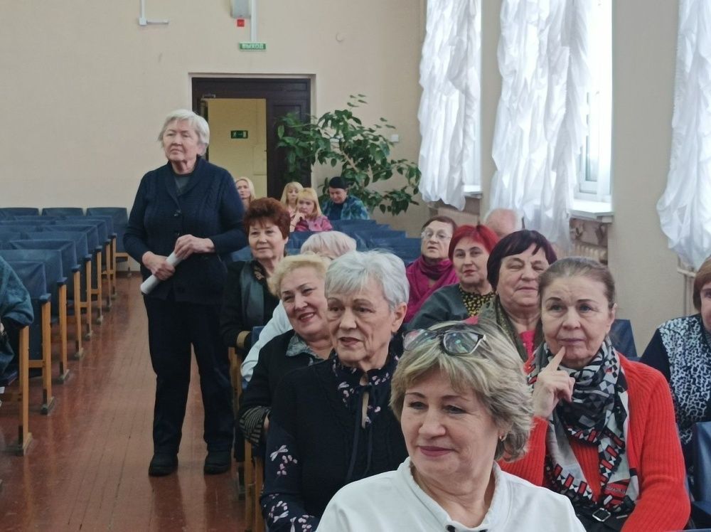 Ветераны обсуждают планы.