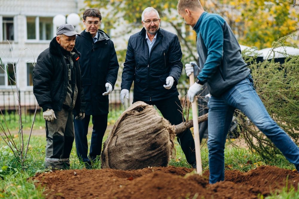 «Т Плюс» озеленили Музыкальный сквер