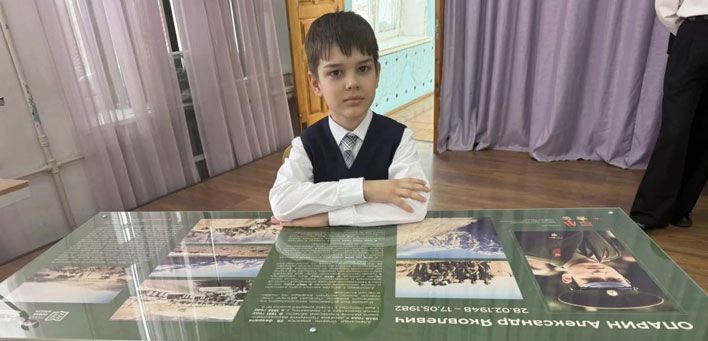 В нововятской школе открыли парту Героя, посвященную Александру Опарину