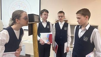 Ученики ВГГ создали ретроскоп для наблюдения видов старого города